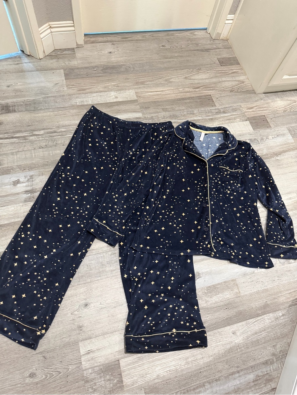 Women's Navy Velvet Star-Print Pajama Set with Gold Accents